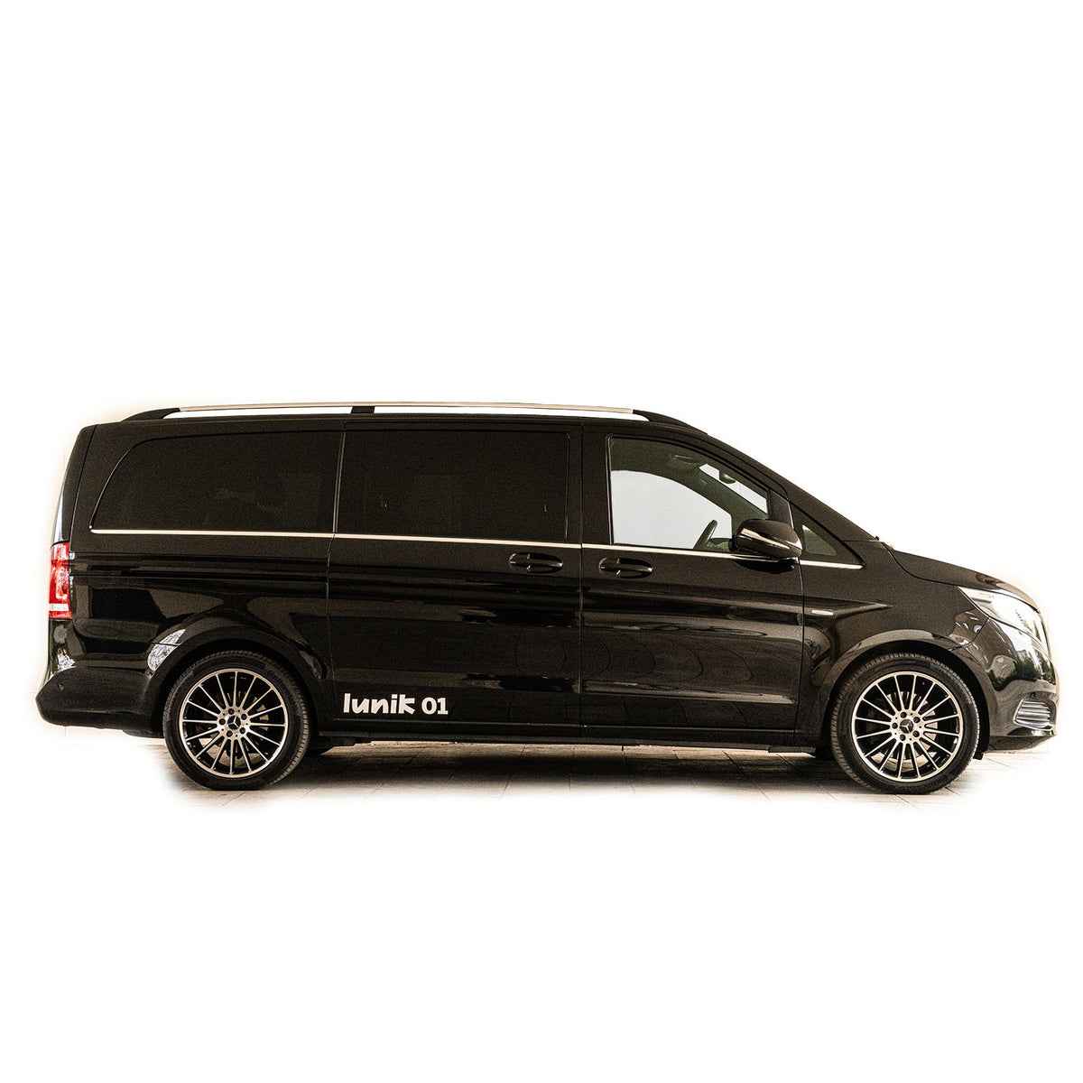 Mercedes V-Klasse inkl. Fahrer (10h/Tag)