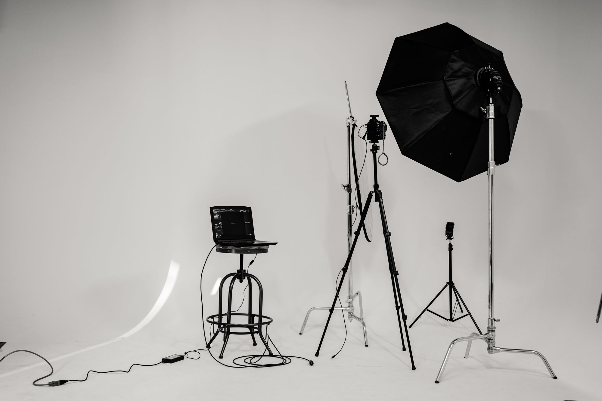Welcher Anbieter in Berlin vermietet komplette Setups für Production, Lighting oder Styling?