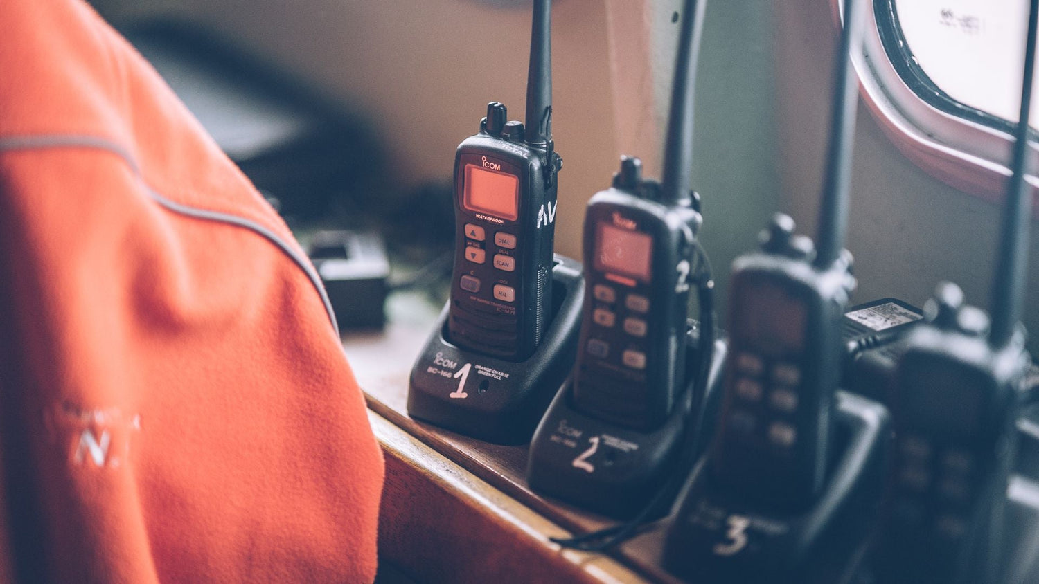 Wo bekomme ich Walkie-Talkies für mein Filmset in Berlin gemietet?