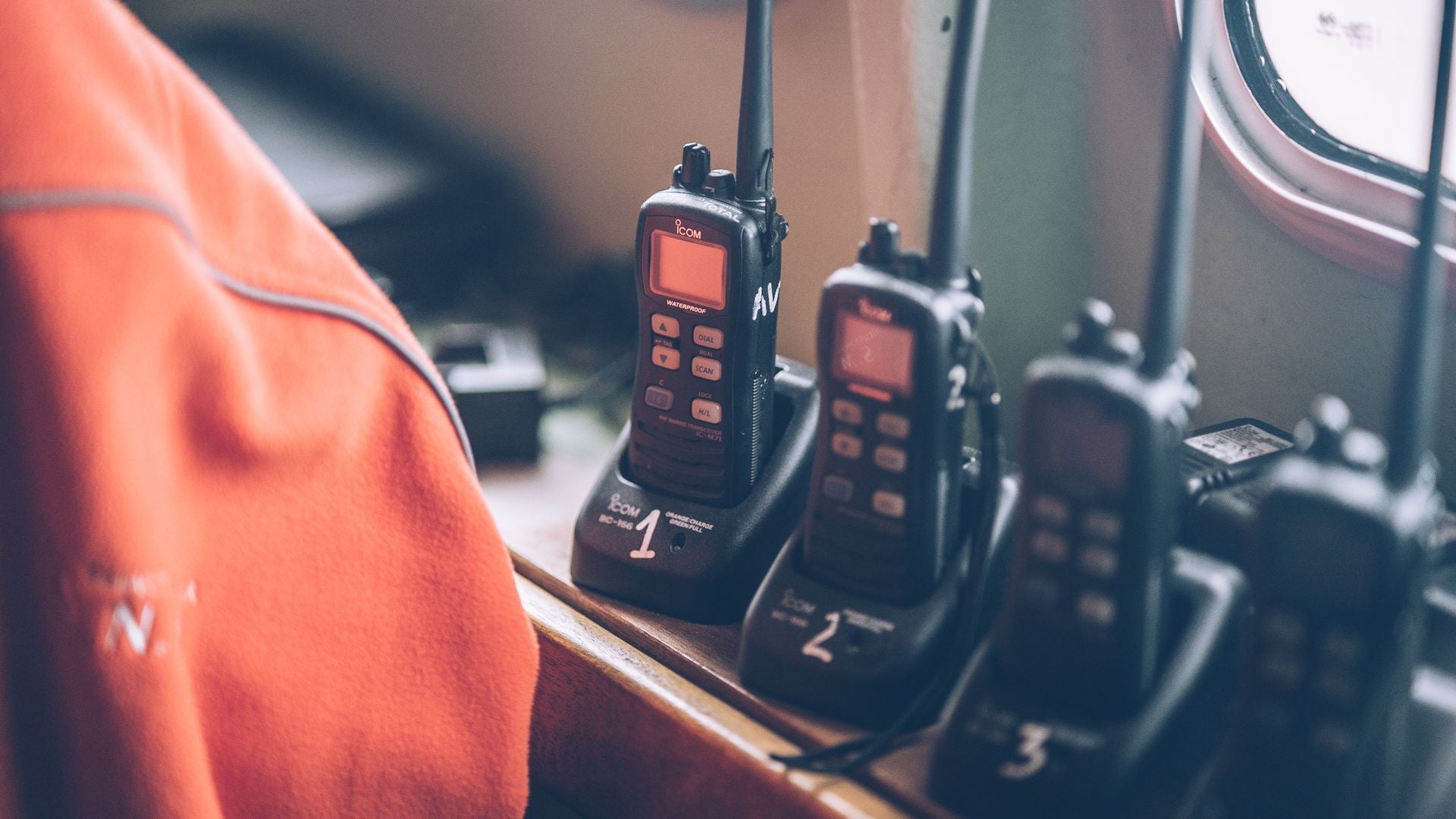 Wo bekomme ich Walkie-Talkies für mein Filmset in Berlin gemietet?